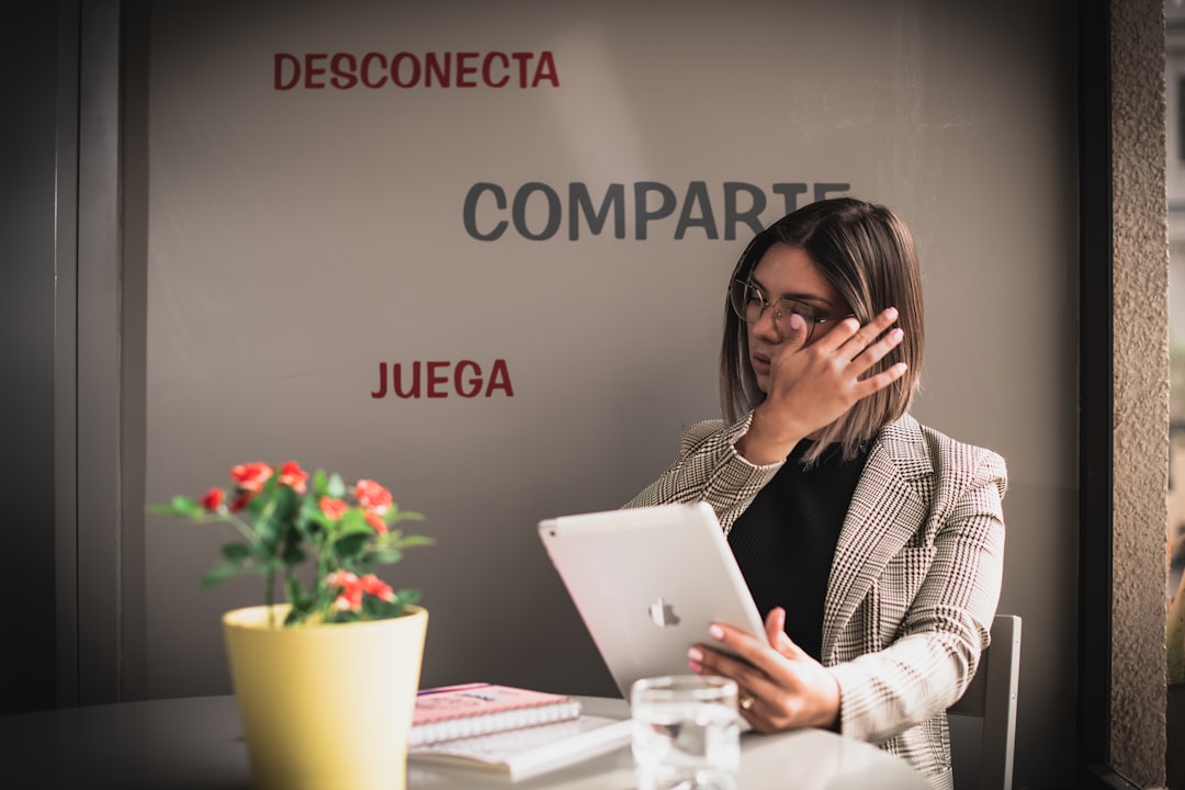 ROI de un asistente IA conectado al ERP: qué esperar mes a mes